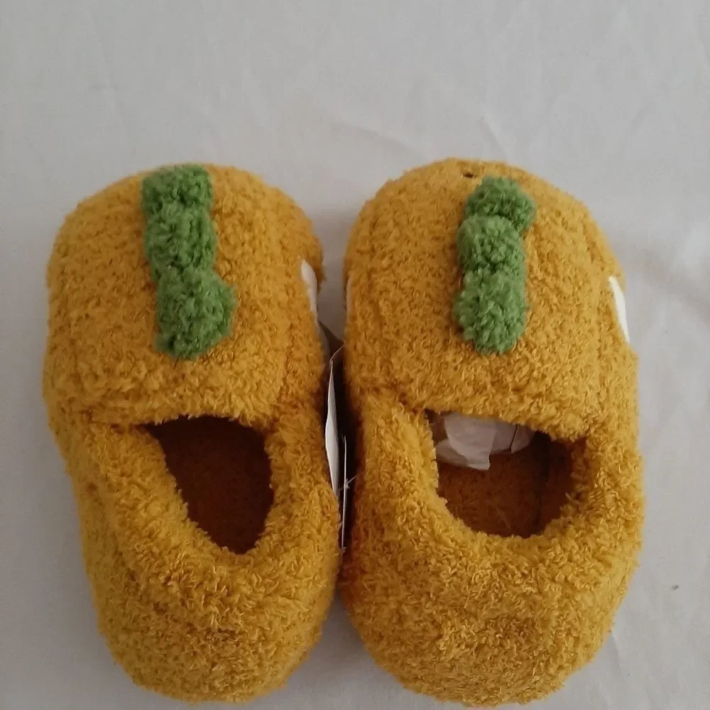 NWT Little Kids Medium 8-10 Animal Slippers